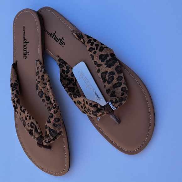 NWT Charming Charlie Womens Animal print flip flops size 8 - Picture 2 of 3